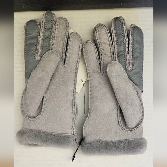UGG GLOVES NWT - Picture 6 of 9